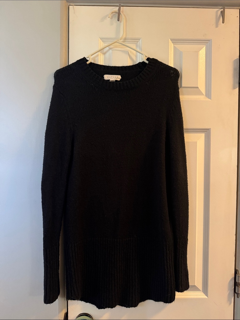 Velvet by Graham & Spencer Black Crewneck Ribbed Hem Pullover